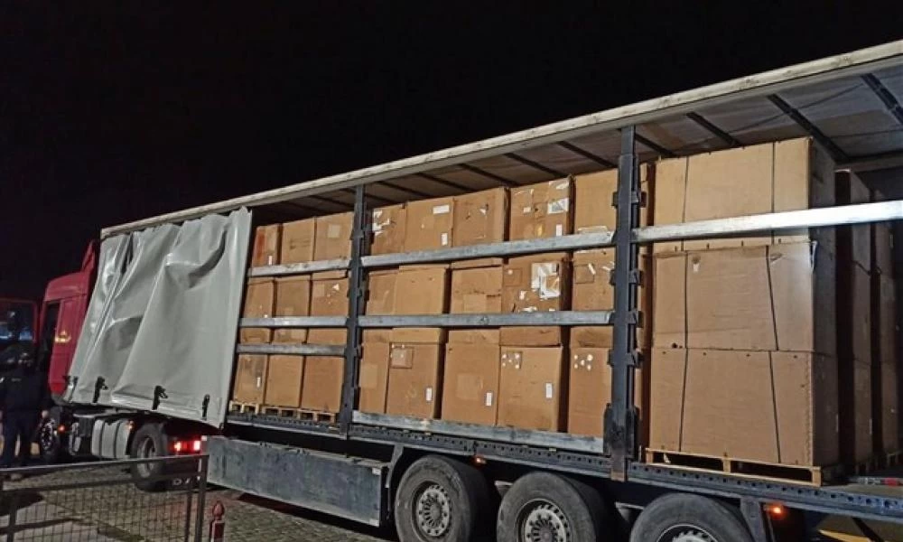 Χαλκίδα: Οι αρχές εντόπισαν φορτηγό με 10,6 τόνους λαθραίου χύμα καπνού